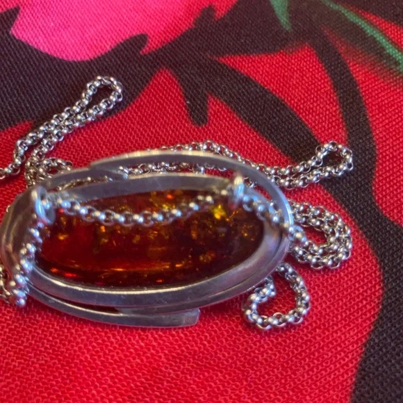 STERLING SILVER BALTIC AMBER PENDANT AND CHAIN - Picture 3 of 9